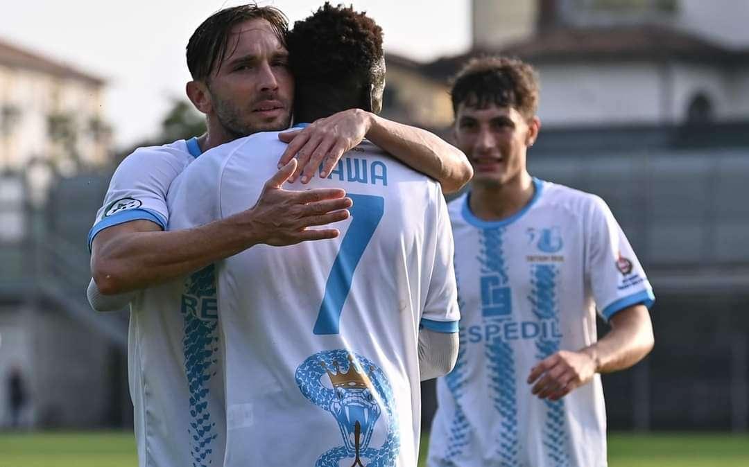 Mawa e Cotello esultano