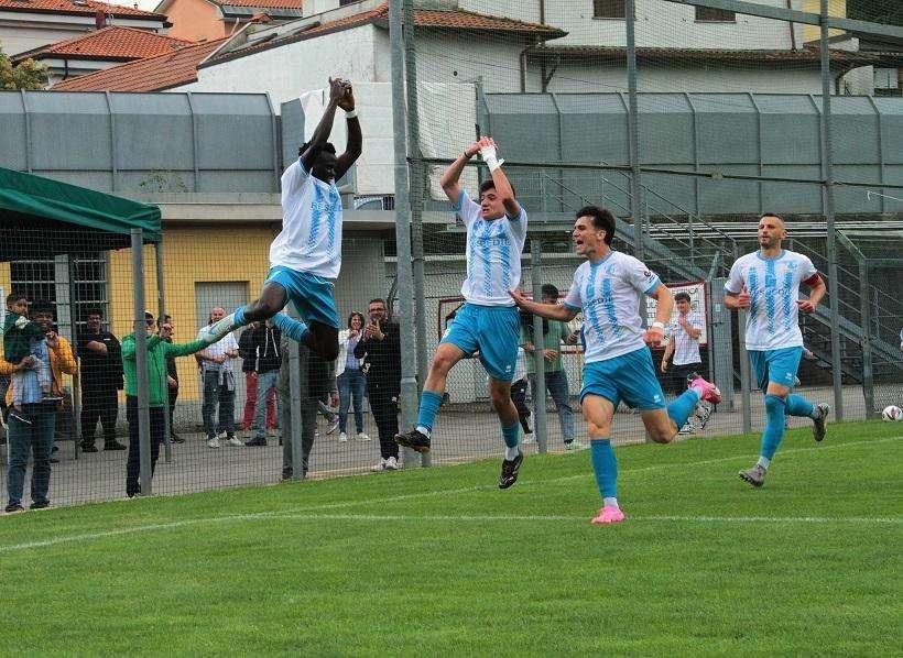 Mawa esulta dopo il gol 