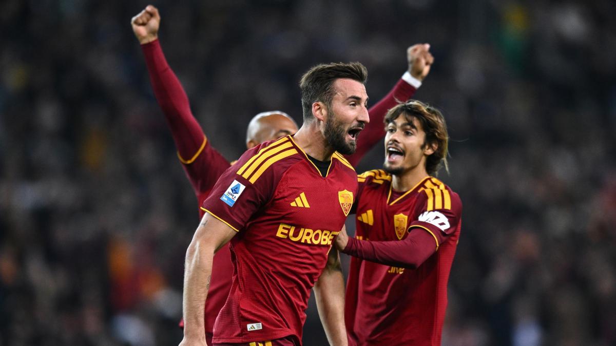 Roma, Cristante a DAZN: "Stiamo segnando tanto ed è importantissimo. Giocando così ci sono delle possibilità di restare su"