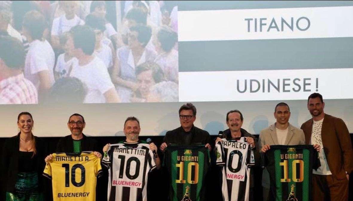Scambio di maglie tra Udinese e U.S. Palmese in occasione della proiezione del nuovo film