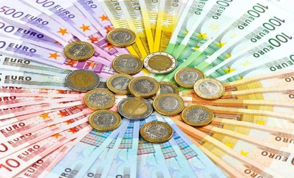 Stipendi dei calciatori, Spadafora spinge, l'Aic (ovviamente) nicchia