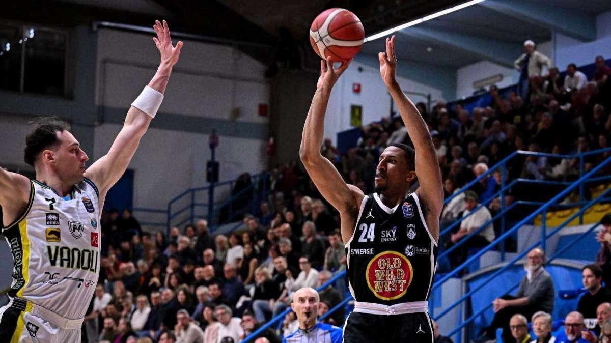 Vanoli Cremona-Apu Udine 82-73, LE PAGELLE: prestazione opaca dei bianconeri