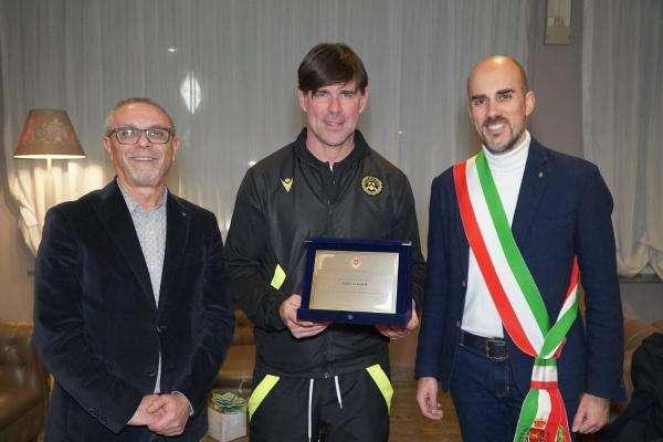 Sottil premiato dal sindaco di Venaria Reale