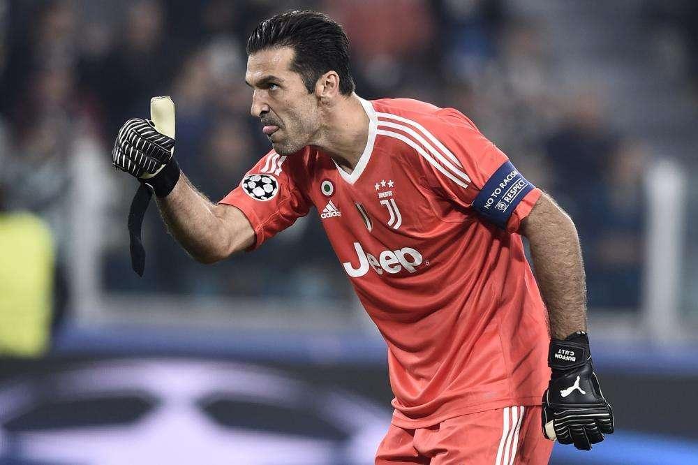 Buffon:"Higuain giocatore da cui prendere esempio"