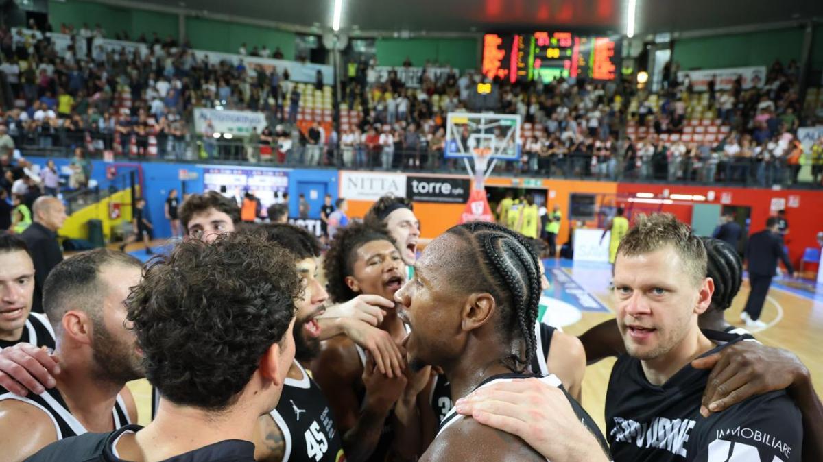 Apu Old Wild West Udine-Scafati 87-63, LE PAGELLE: Valentine alza il vuole del Carnera. Inizio perfetto