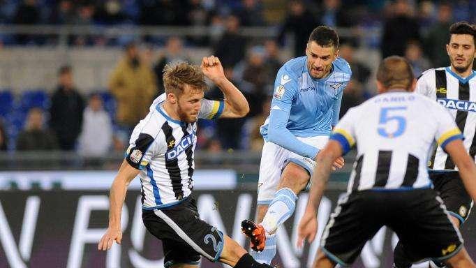 La Lazio alla ricerca di un terzino. Sulla lista anche Widmer