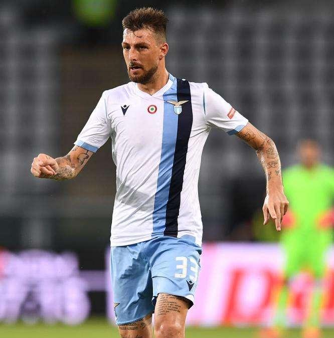 Tre sconfitte consecutive per la Lazio, la scossa social di Acerbi: "Restiamo concentrati"