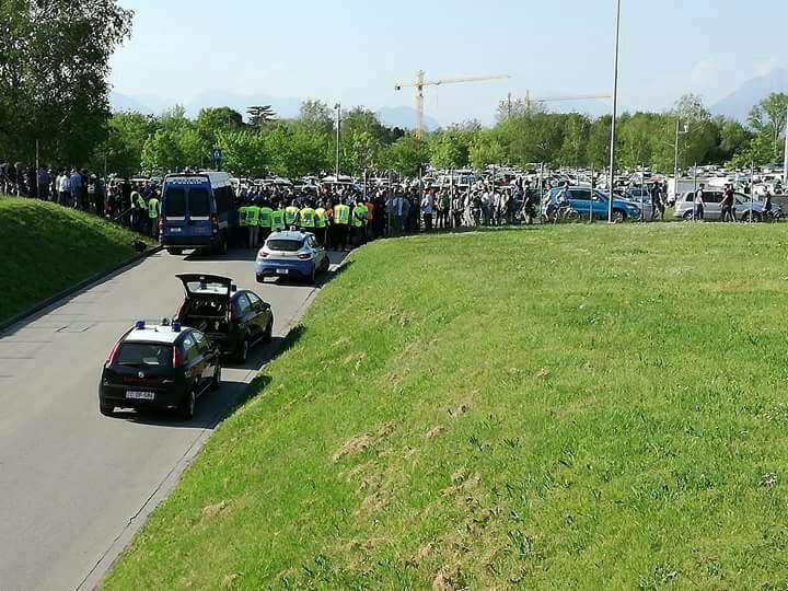 Gli ultras dicono no all'esonero di Oddo e chiedono la sua riconferma. Nel mirino dei tifosi la società e i giocatori