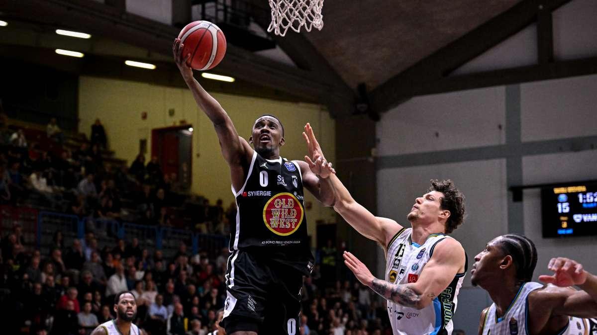 Apu Udine, un passaggio a vuoto: a Cremona pesa il terzo quarto. Ora il derby che vale una stagione