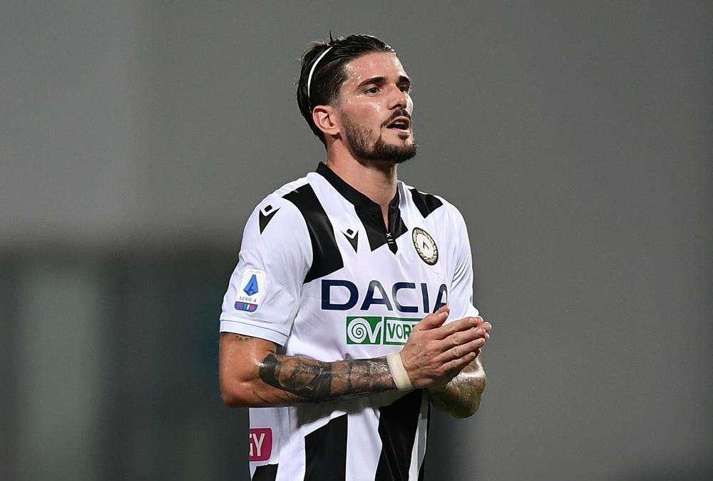 De Paul-Leeds, mistero social: tra likes ai tifosi inglesi, commenti ed account Twitter cancellato. E nella serata di ieri un post su Instagram con la maglia bianconera