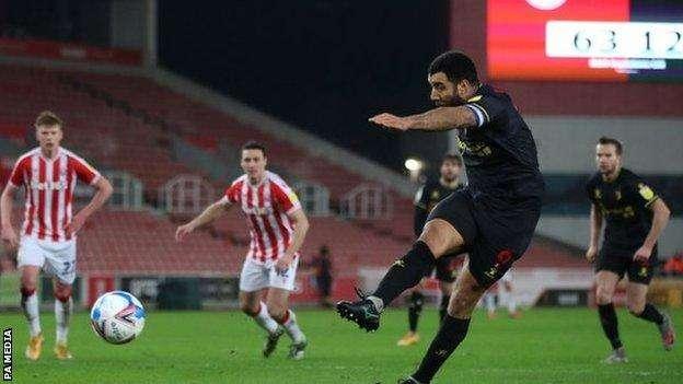 Il Watford trova la terza vittoria consecutiva, Stoke City battuto 2-1
