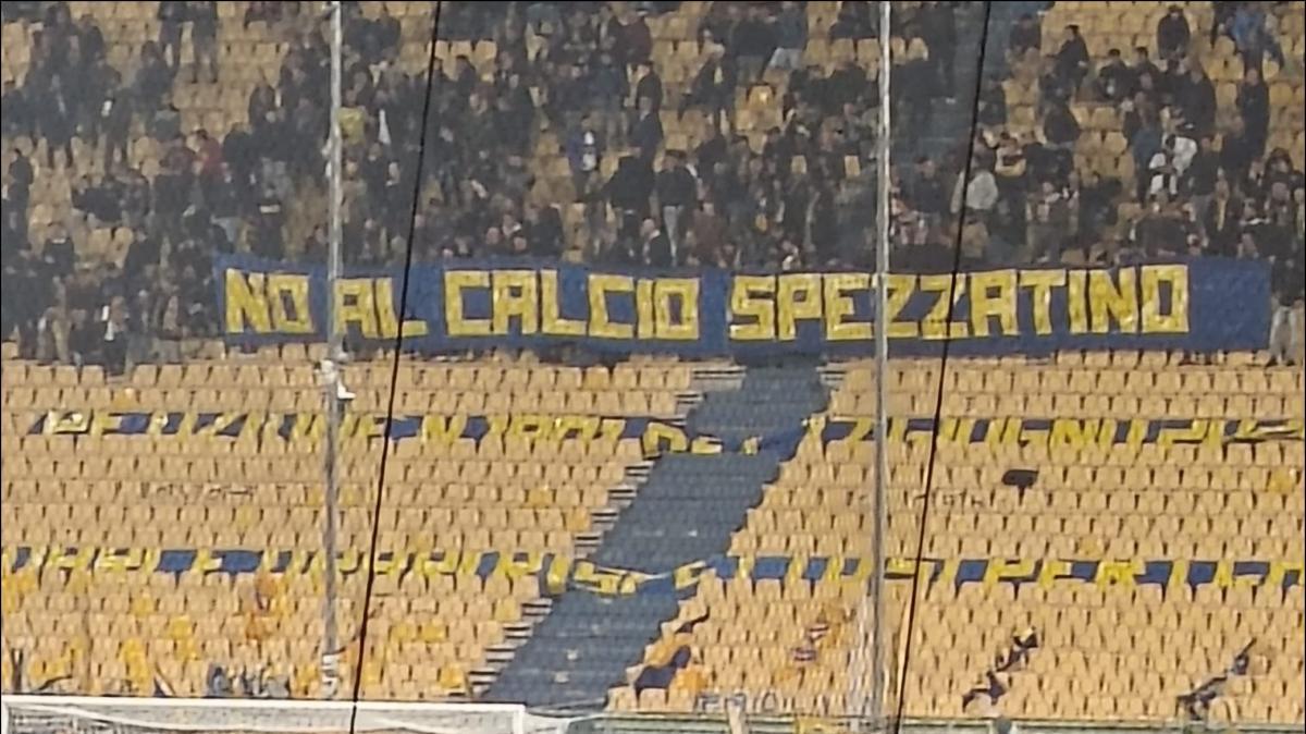 Parma-Udinese, la Curva crociata diserta i primi 15 minuti: "No al calcio spezzatino"