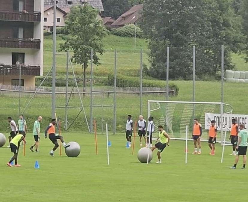 Udinese al lavoro con i palloni giganti: lo strano esercizio di mister Runjaic