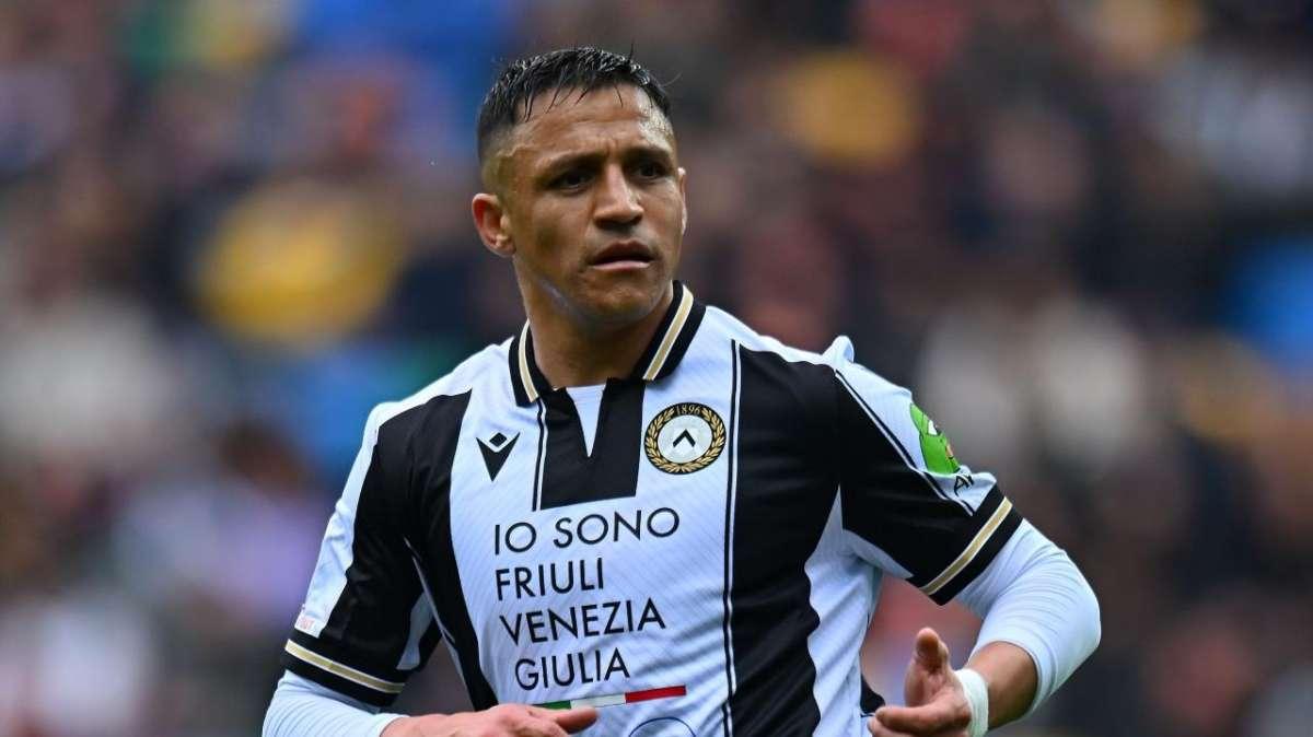 Udinese, i tifosi invocano Sanchez che saluta il pubblico: Runjaic fa entrare Iker Bravo