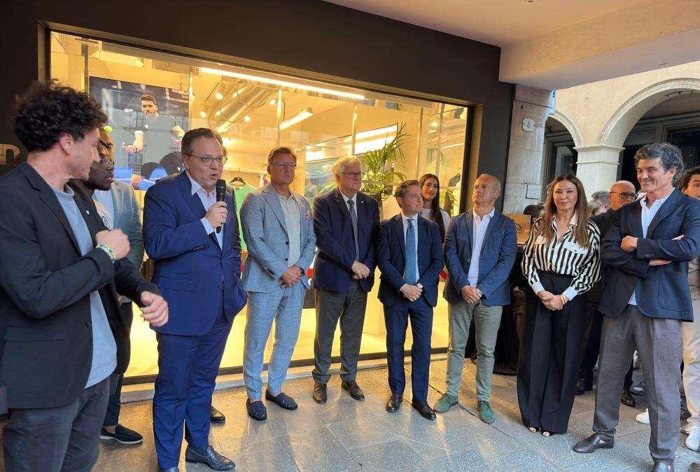 Udinese, Collavino all’inaugurazione del Macron Store: “Un brand mondiale punta su questa città”
