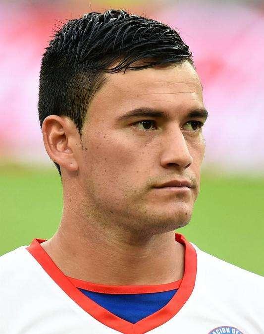 Aranguiz: un centrocampista che avrebbe fatto comodo all'Udinese ma che invece farà le fortune del Bayer Leverkusen