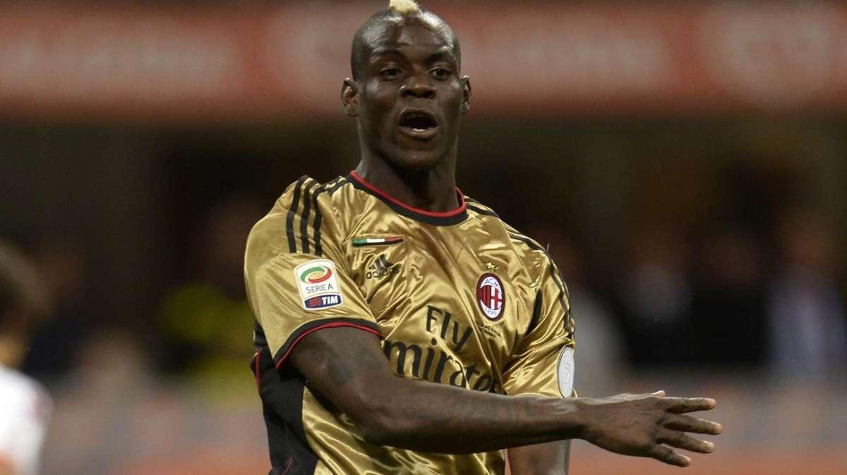 Cori razzisti contro Balotelli - Blatter: "Servono azioni, non bastano le parole per risolvere il problema"