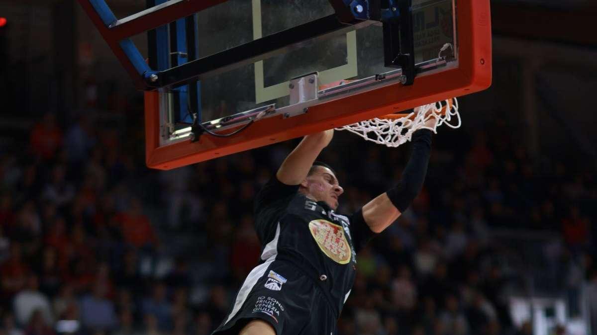 L’Apu Udine sogna la Serie A1: vittoria di cuore a Cento, ora lo scontro diretto con Rimini può valere la storia