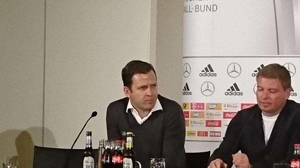 Bierhoff: "Calcio non deve farsi da parte, serve per dare gioia e speranza. La stagione deve essere portata a termine"