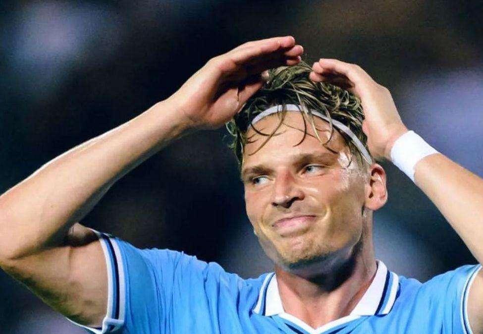 Larsen che combini? Che autogol per l’ex Udinese nei preliminari di Champions 