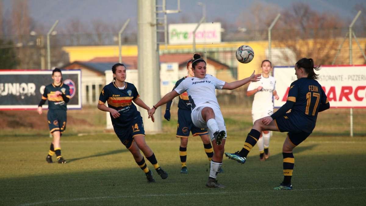 Stop alla serie B femminile per tutto il mese di gennaio