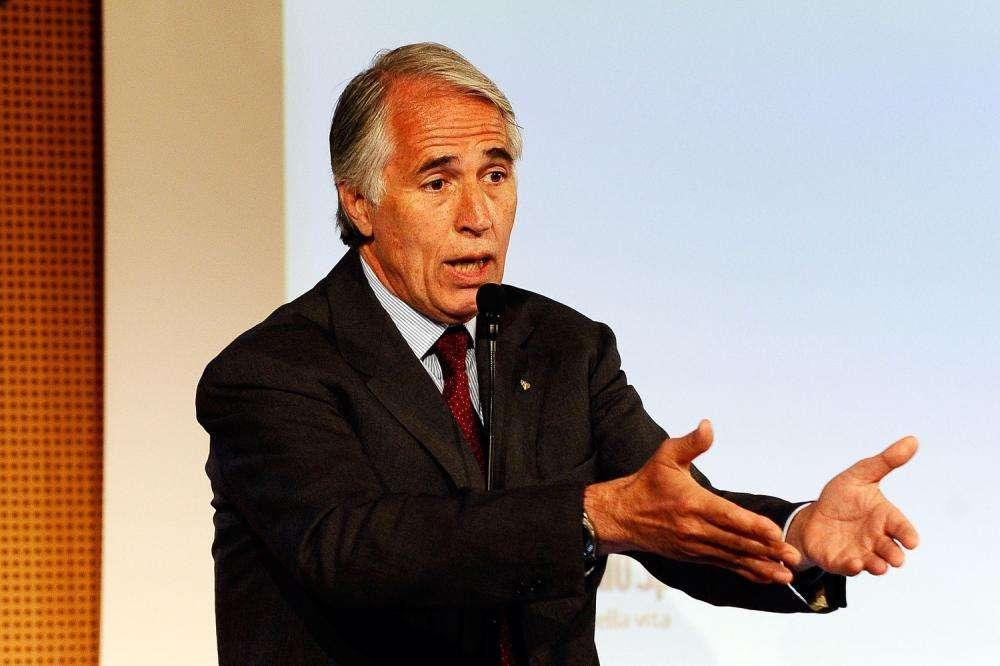 Malagò: "Sono il primo a fare il tifo per la ripartenza del calcio, ma serve un piano B"