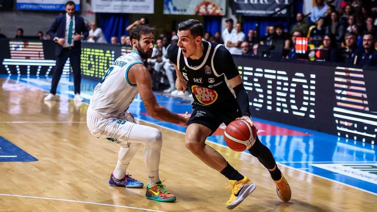Cantù-Apu Udine 90-85, LE PAGELLE: bianconeri che cedono nel finale