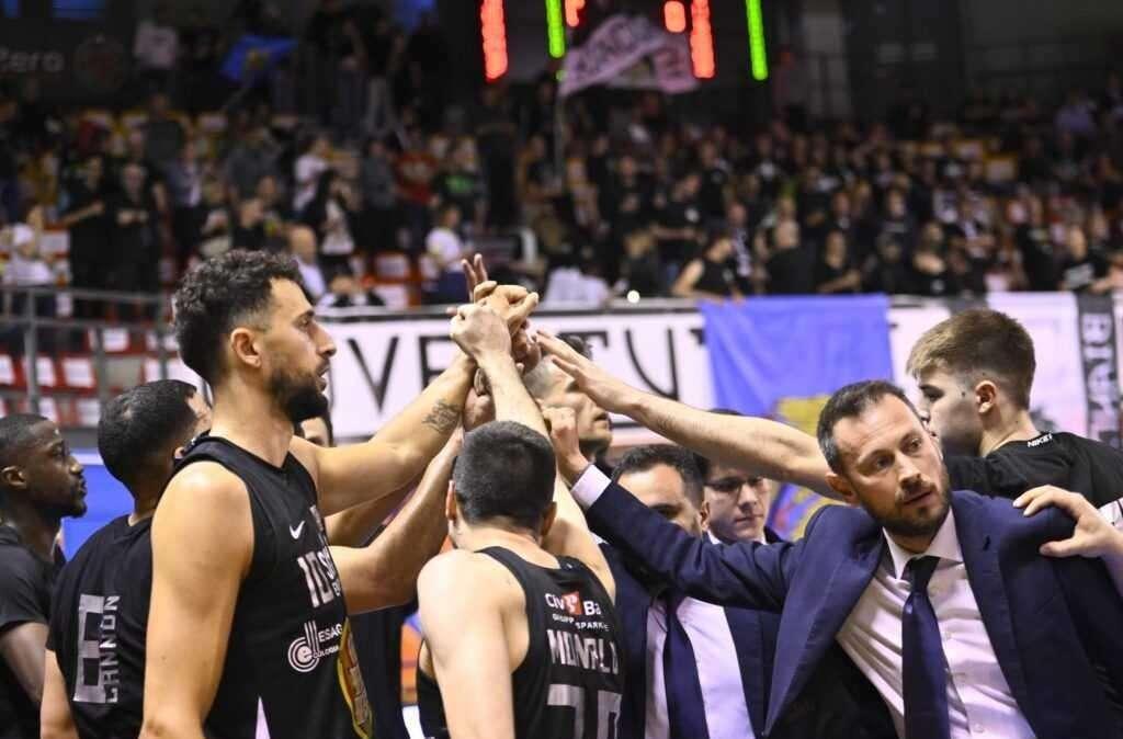 Apu Udine-Juvi Cremona 95-90, LE PAGELLE: Cannon strepitoso, Gaspardo decisivo