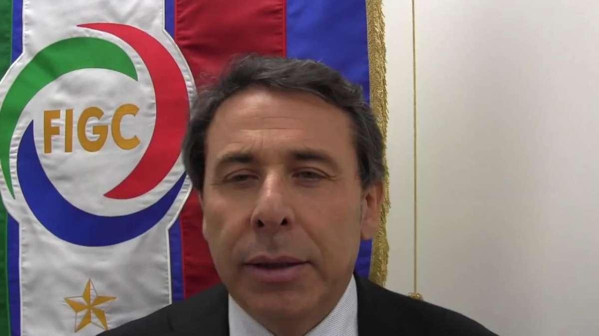 Il presidente della FIGC regionale Canciani: "Ipotesi di tornare in campo dopo Pasqua ma è prematuro parlarne. Ora conta solo la salute"