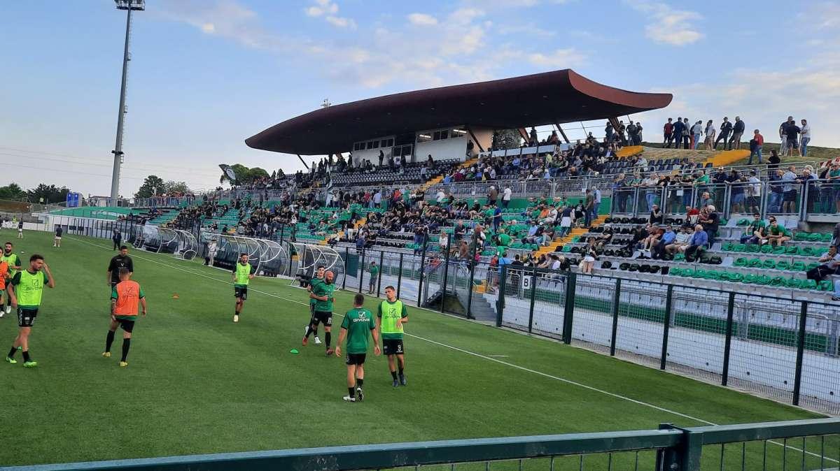 Stadio Rocco inagibile, protesta dei tifosi triestini: disagi per trasferimento al Tognon di Fontanafredda