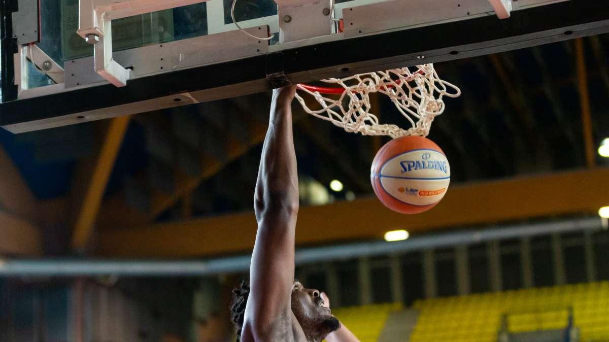 Staff Mantova-Apu Udine 70-79, LE PAGELLE: Giuri killer, Walters dominante sotto canestro