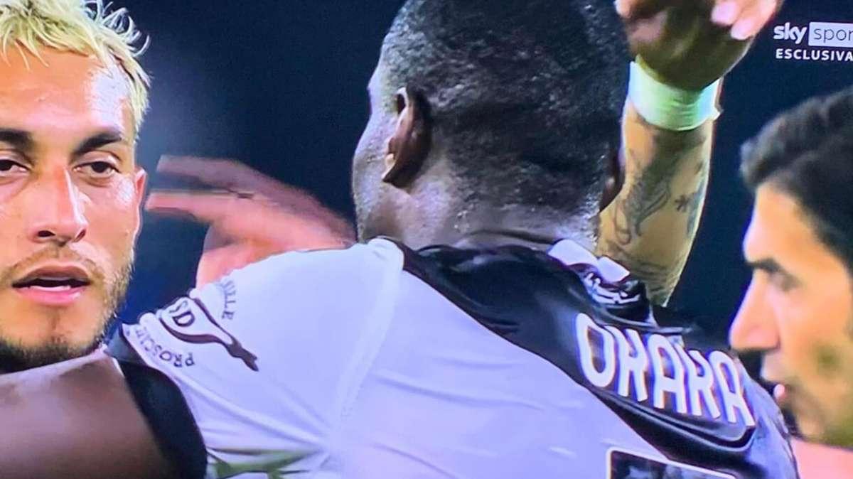 Okaka: "Brutto prendere cinque gol. Ho avuto tanti problemi quest'anno ma ho sempre continuato a testa alta"