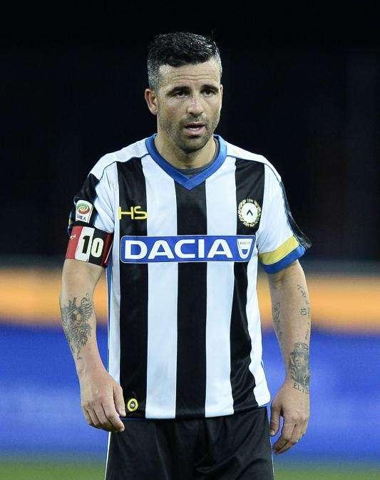 In palio la maglia di Di Natale nella lotteria pensata per aiutare gli amici a quattro zampe