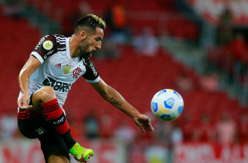 Isla si dà per malato ma va a una festa, in arrivo una multa dal Flamengo
