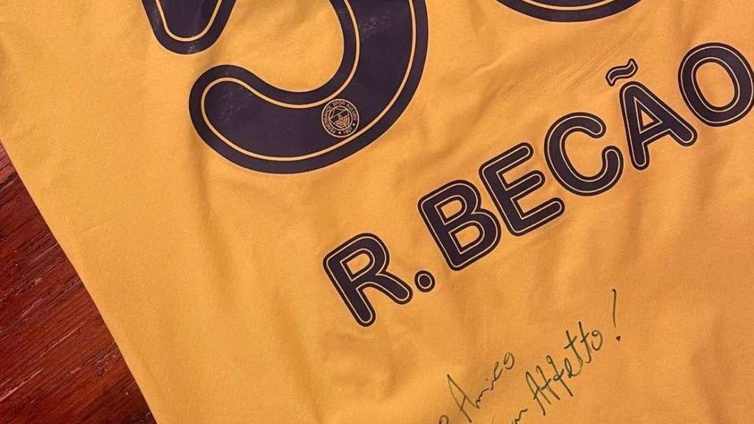 Regalo speciale di Becao per un ex compagno dell'Udinese 