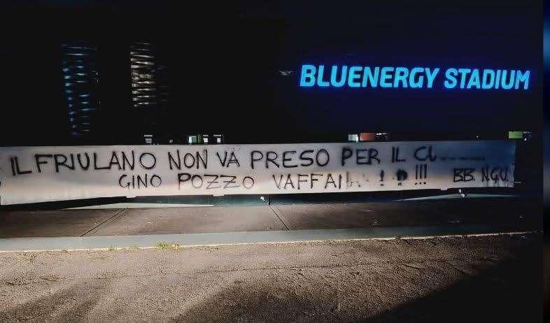 Udinese, duro striscione contro la dirigenza apparso fuori dallo stadio