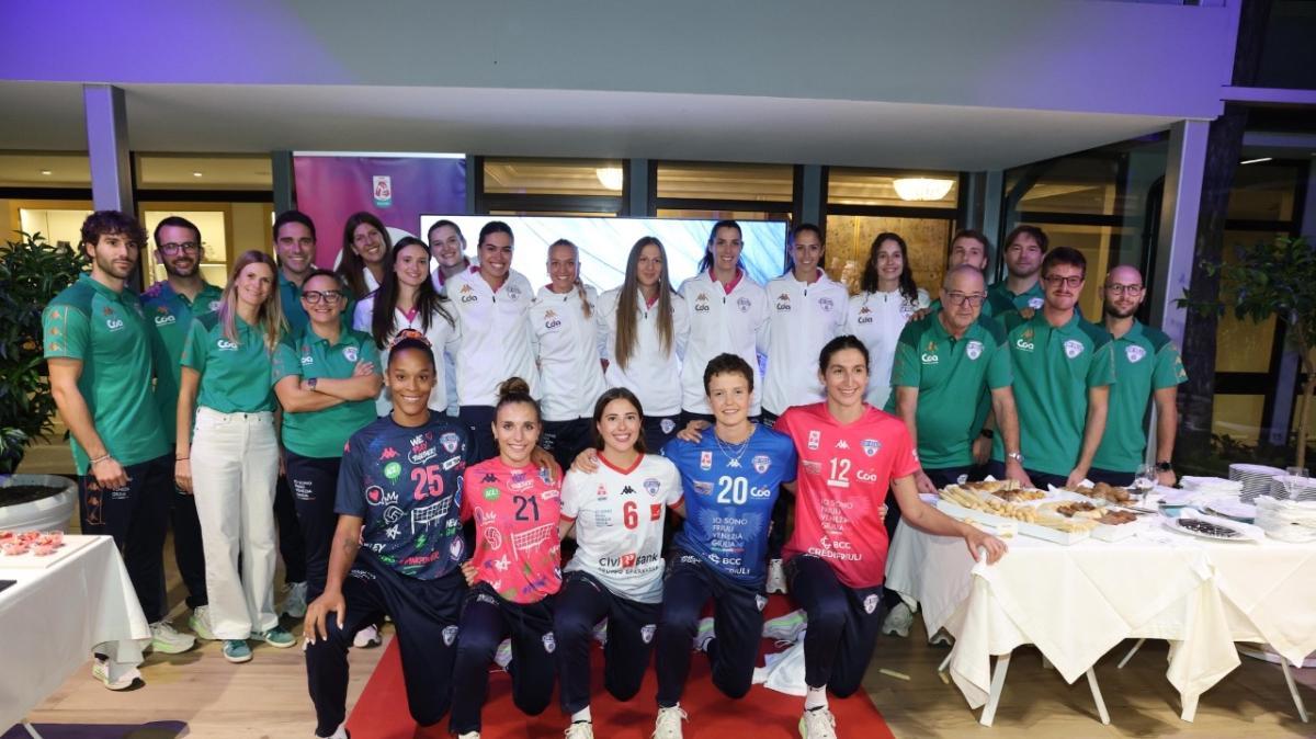 Presentata a Lignano la CDA Volley Talmassons FVG 2026/27: svelate anche le nuove divise