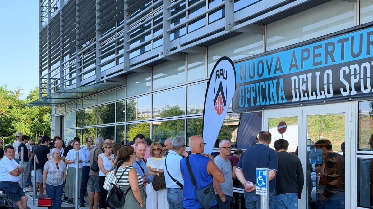 APU Udine, la storia di Gabriele: “La Curva mi aspettava". Dalle 5.45 per essere il primo abbonato della Fase 2