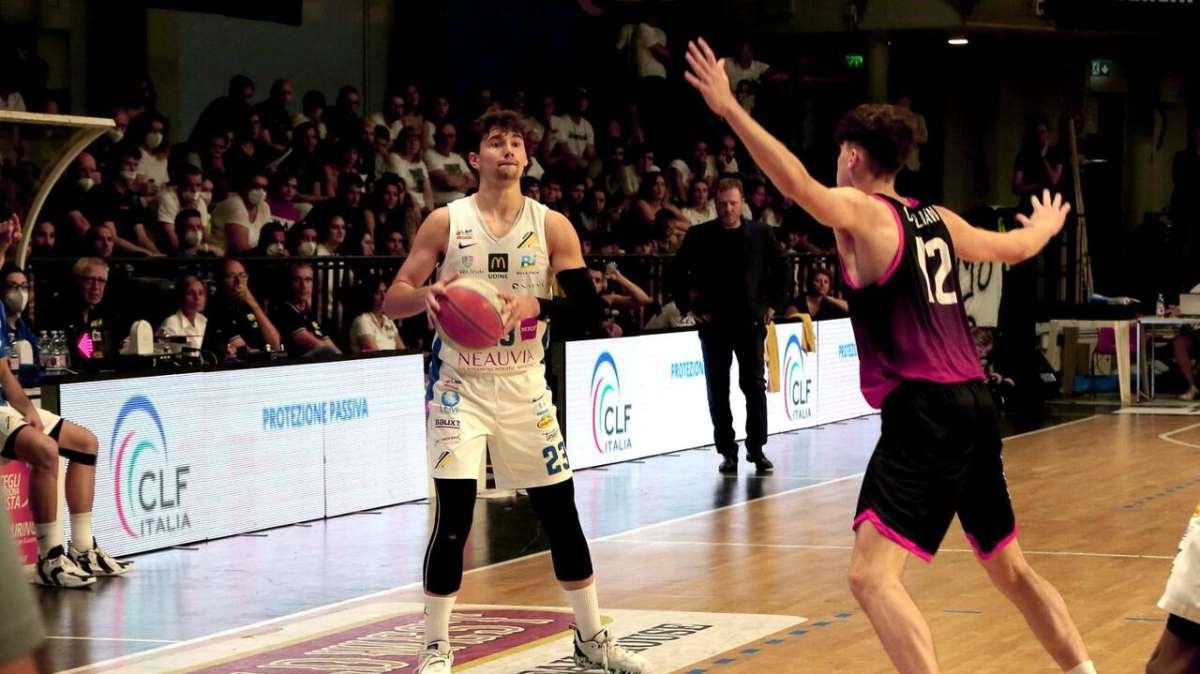 La UEB Gesteco sciupa la vittoria, Bergamo prevale in gara 4 (68-61) e forza la "bella"