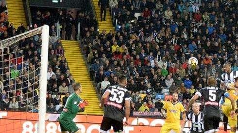 Hallfredsson:"C'è impegno ma prendiamo gol. In qualche modo dovremo cambiare marcia"