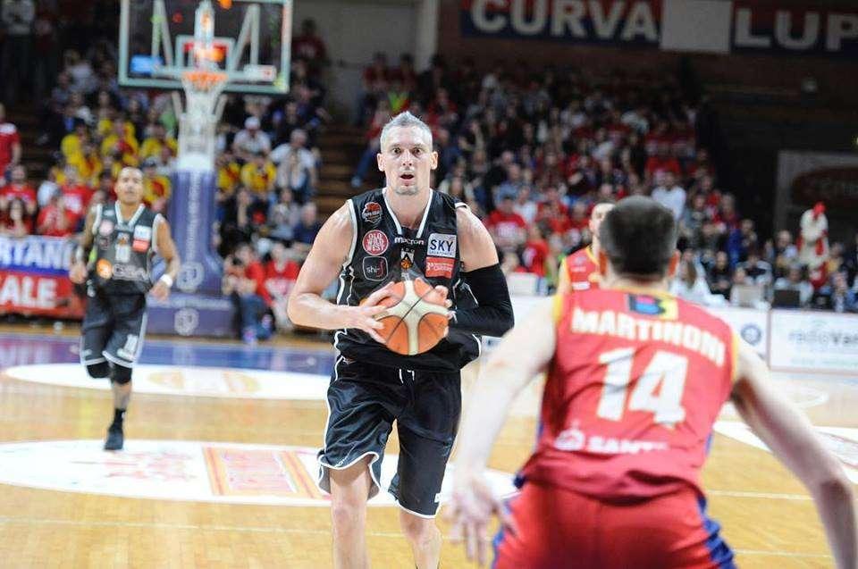 Casale rimonta e vince: 1-0 nella serie. Peccato