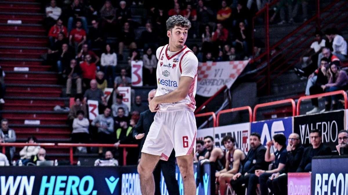 Pistoia, operazione al ginocchio per Stoch: i tempi di recupero