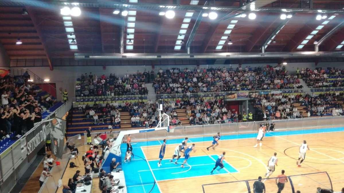 Apu OWW-Kleb Basket Ferrara 85-75 LE PAGELLE: Cromer chirurgico al tiro, bravo anche Nobile