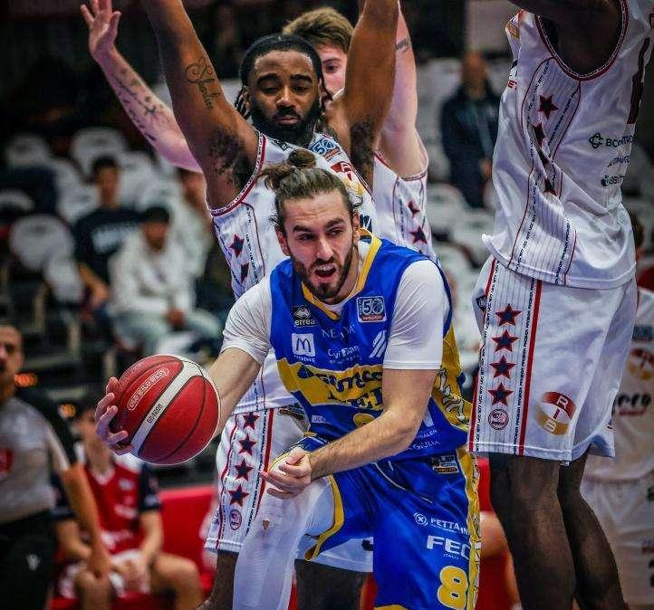 Sella Cento-UEB Cividale 62-79, LE PAGELLE: Mastellari il migliore in una vittoria mai in discussione