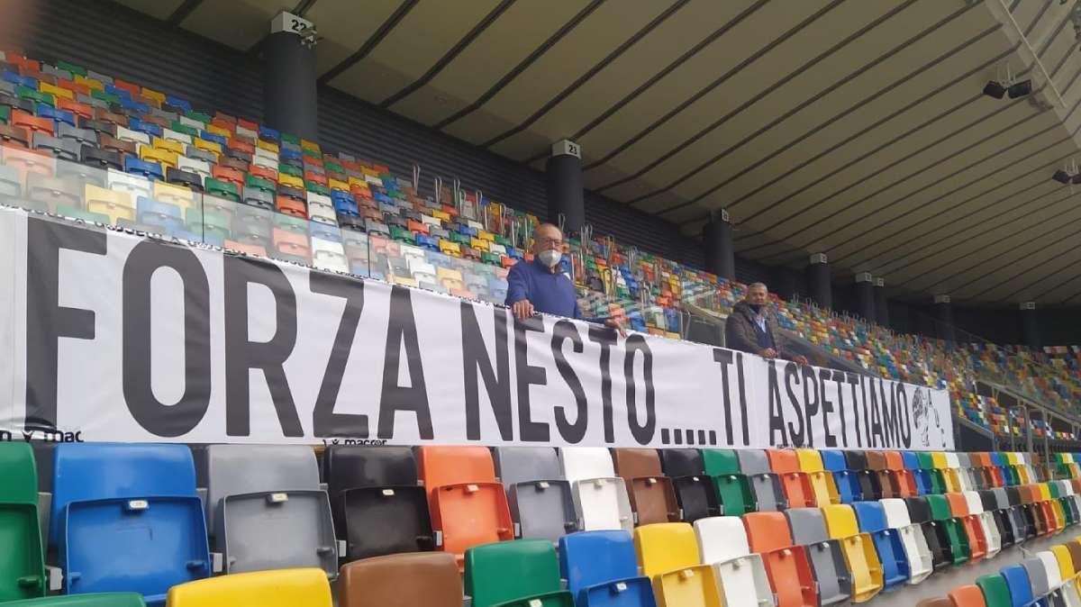 Striscione dell'Auc per Nestorovski al "Friuli"