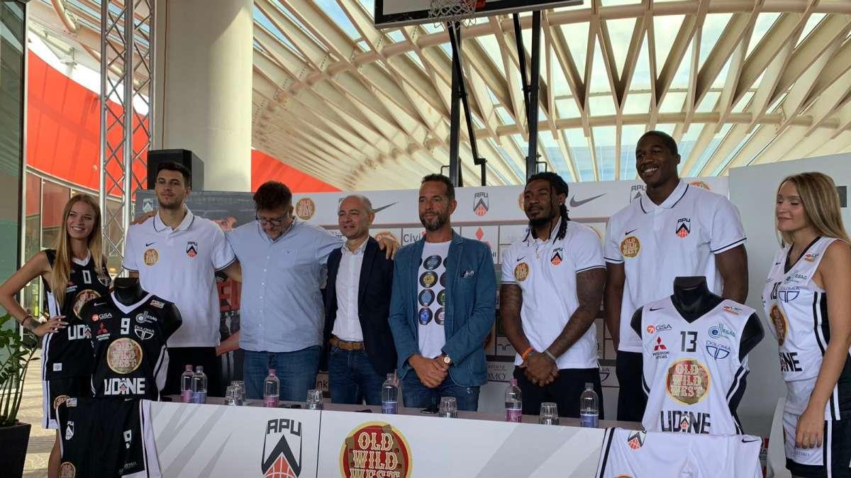 Apu, presentate le nuove canotte. Pedone: "Udine è diventata una delle piazze più importanti d'Italia"
