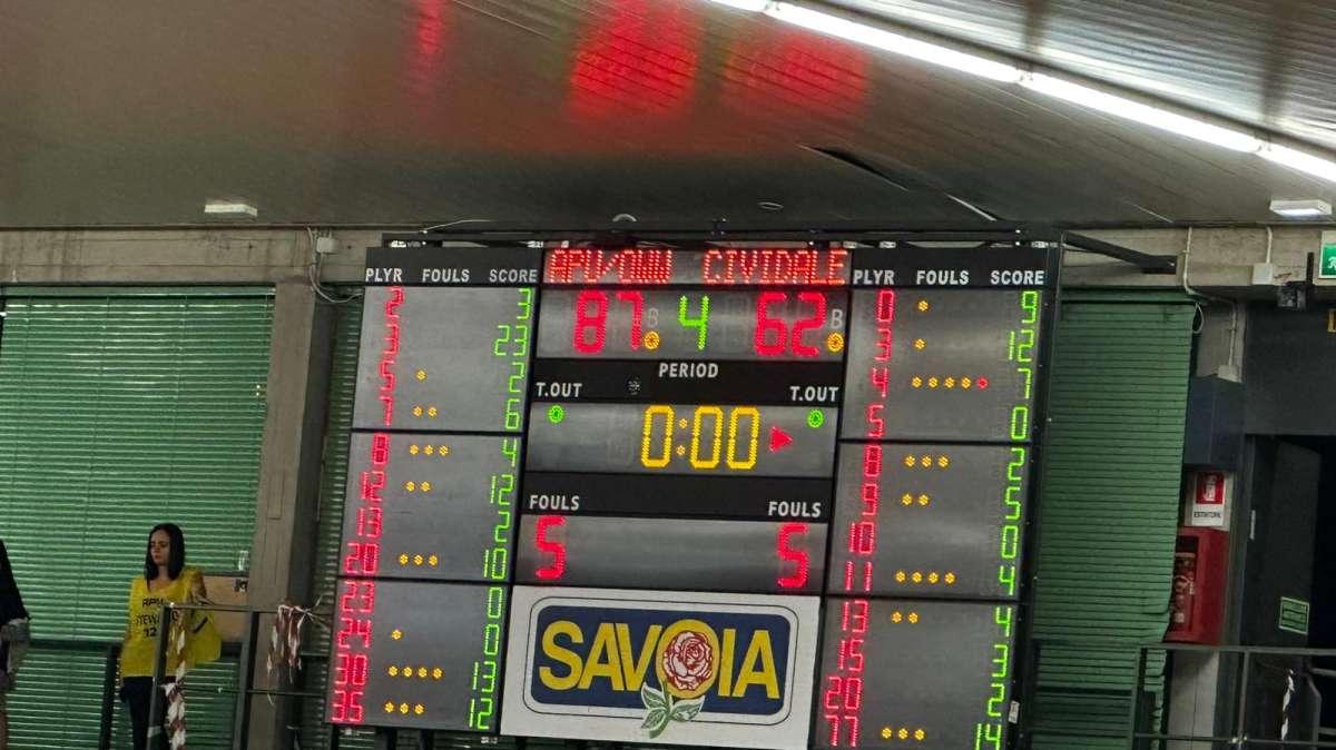Apu Udine-UEB Cividale 87-62, LE PAGELLE: Clark domina, bianconeri più pronti