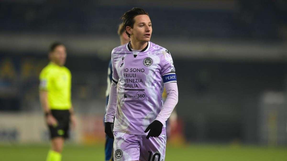 Udinese, Thauvin atterra a Lens: l’accoglienza dei suoi nuovi tifosi | VIDEO