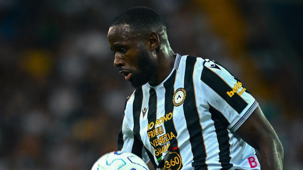 Udinese, Davis neanche in panchina contro il Como: il motivo