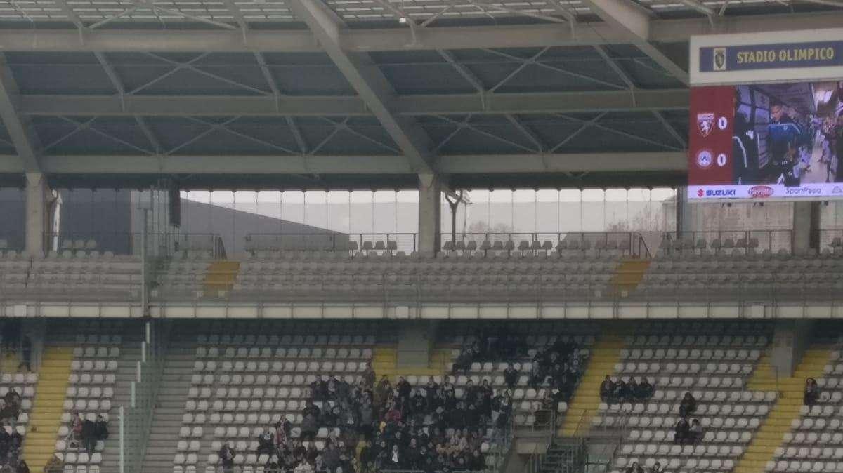 All'Olimpico tifosi in silenzio, un'unico striscione con scritto: "Meritiamo rispetto"